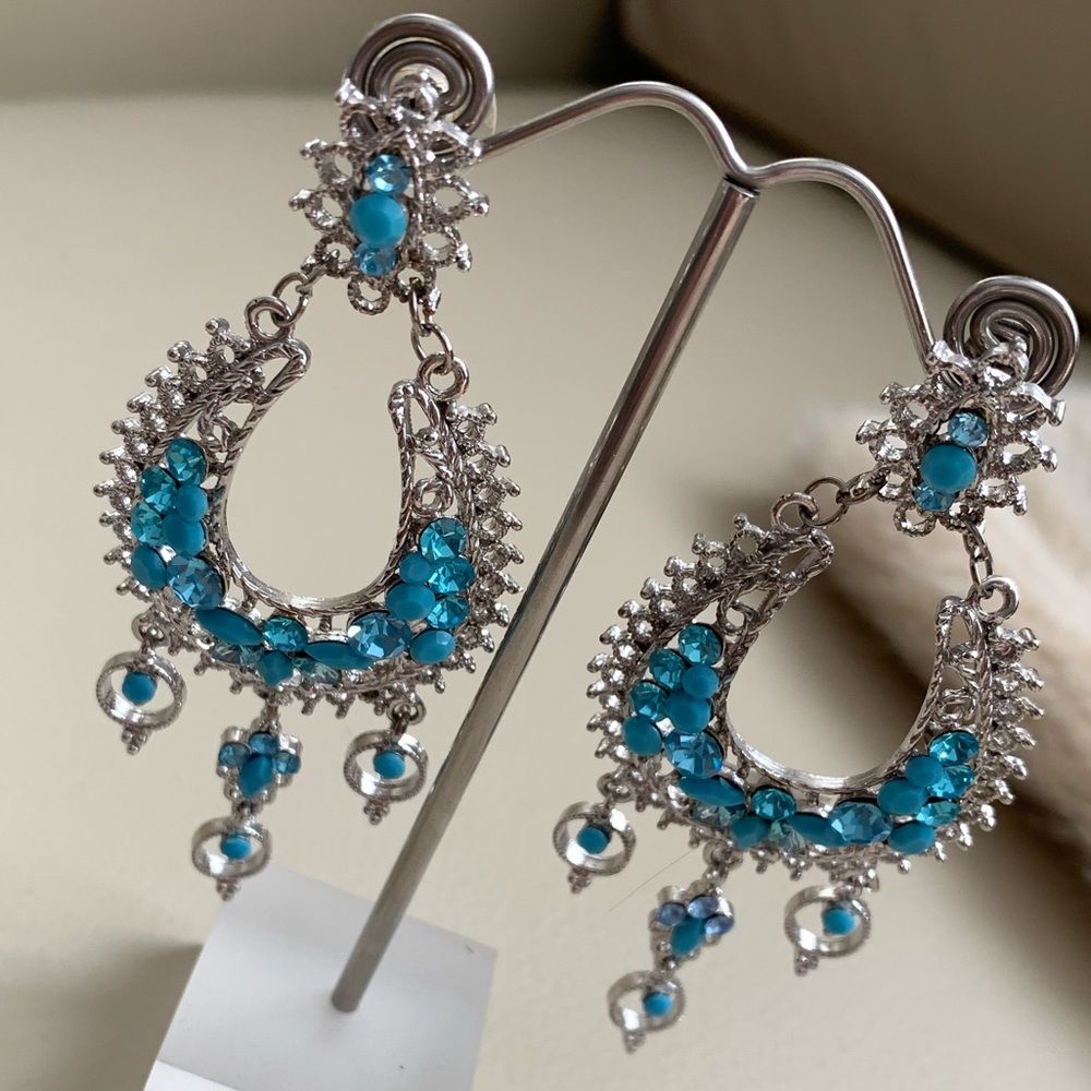 🆕🔥Turquoise Shiny Crystals Chandelier Earrings - Picture 1 of 4